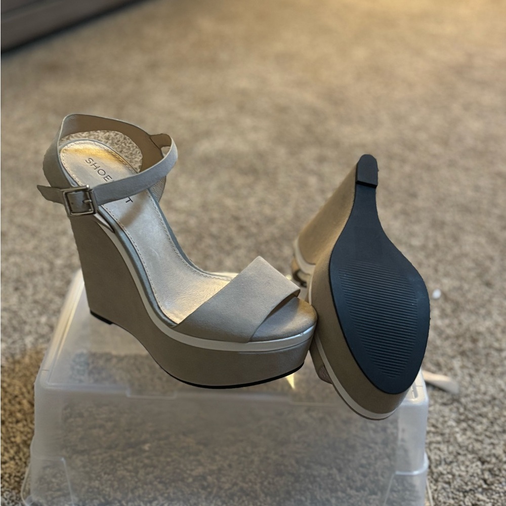 Elegant Beige Wedge Sandals